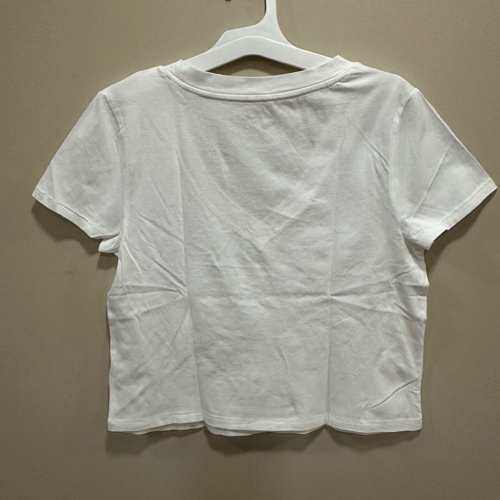 Universal Thread White V-Neck Cropped Tee - Picture 3 of 5
